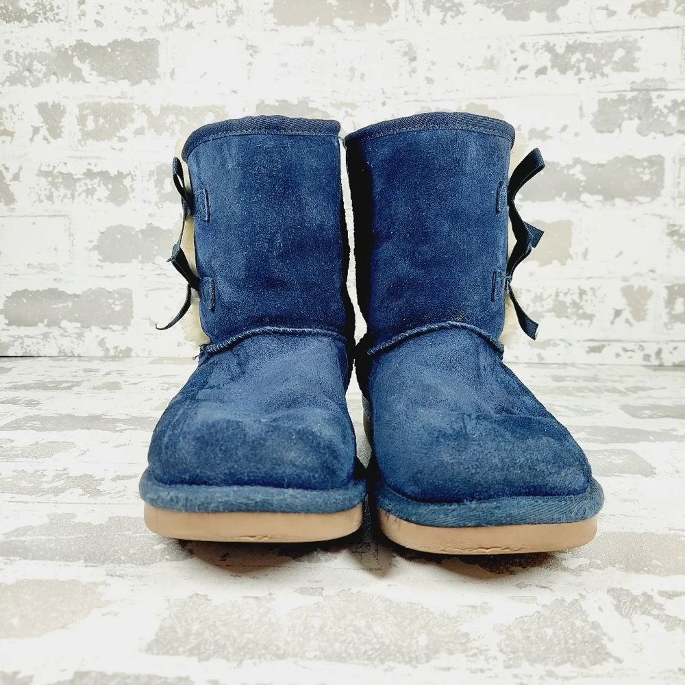 Koolaburra by Ugg Navy Blue Suede Bow Pull On Round Toe Comfortable Boots V711